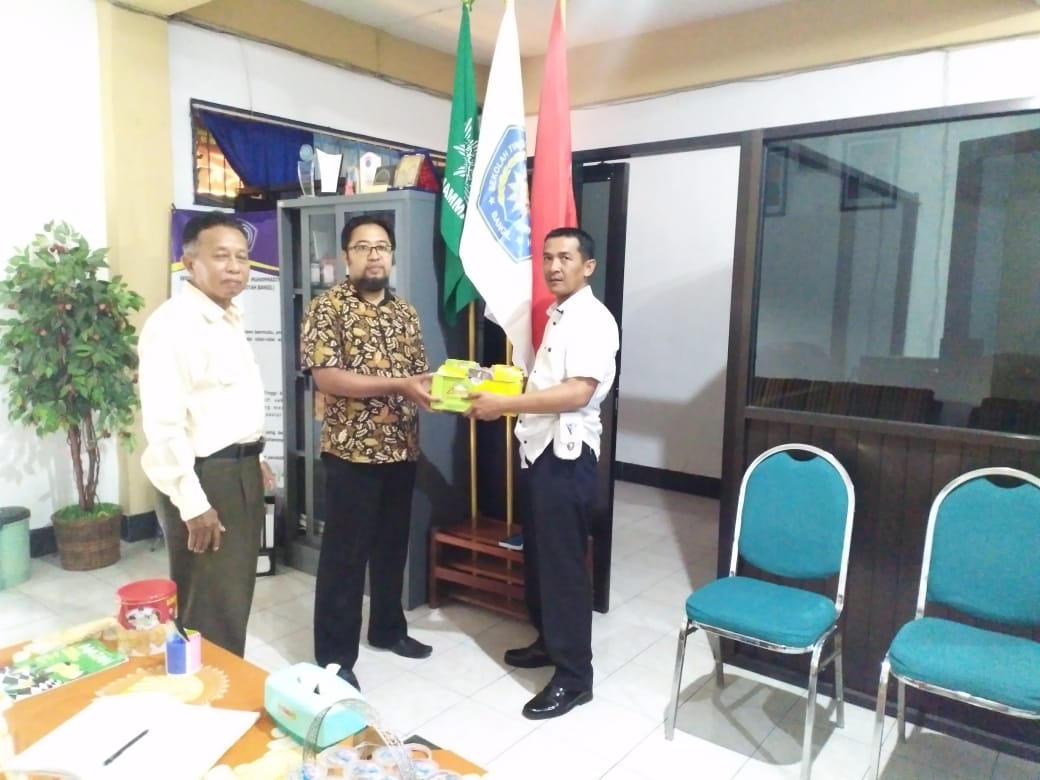 SILATURRAHIM KAPOLRES PASURUAN DENGAN PIMPINAN STIT MUHAMMADIYAH BANGIL SILATURRAHIM KAPOLRES PASURUAN DENGAN PIMPINAN STIT MUHAMMADIYAH BANGIL